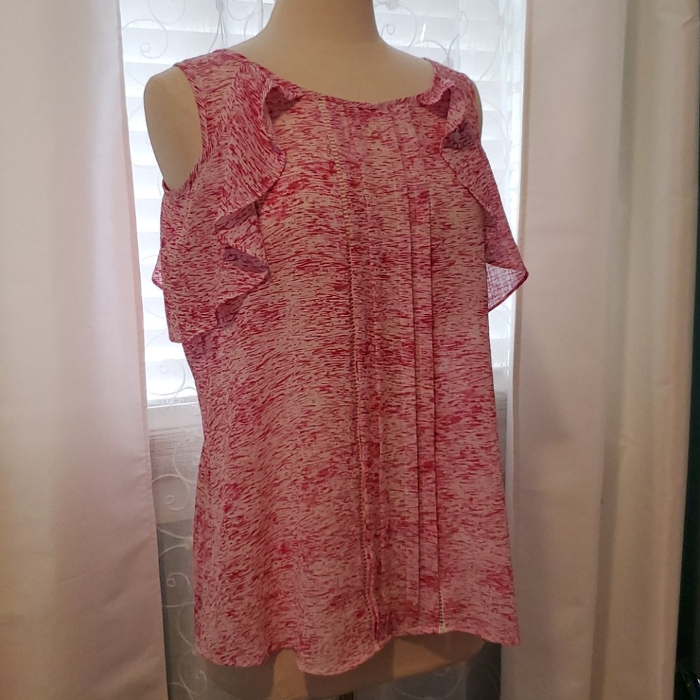 Sleeveless cold shoulder top